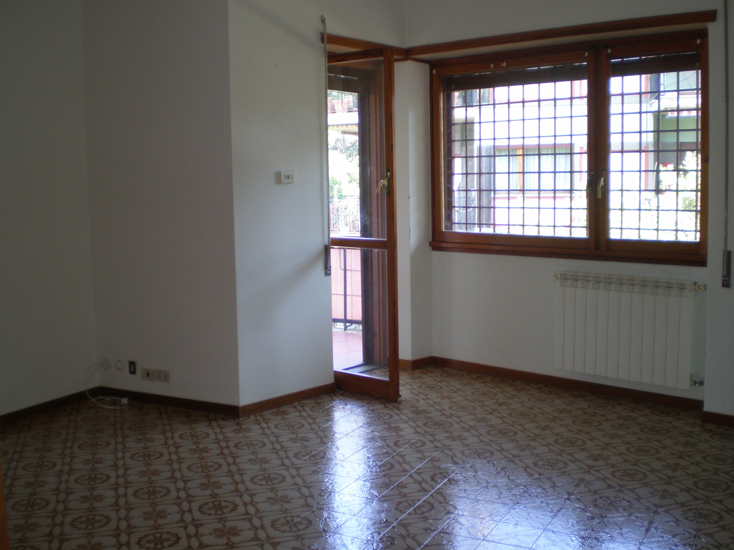 OLYMPUS DIGITAL CAMERA Vendesi Appartamento in zona residenziale