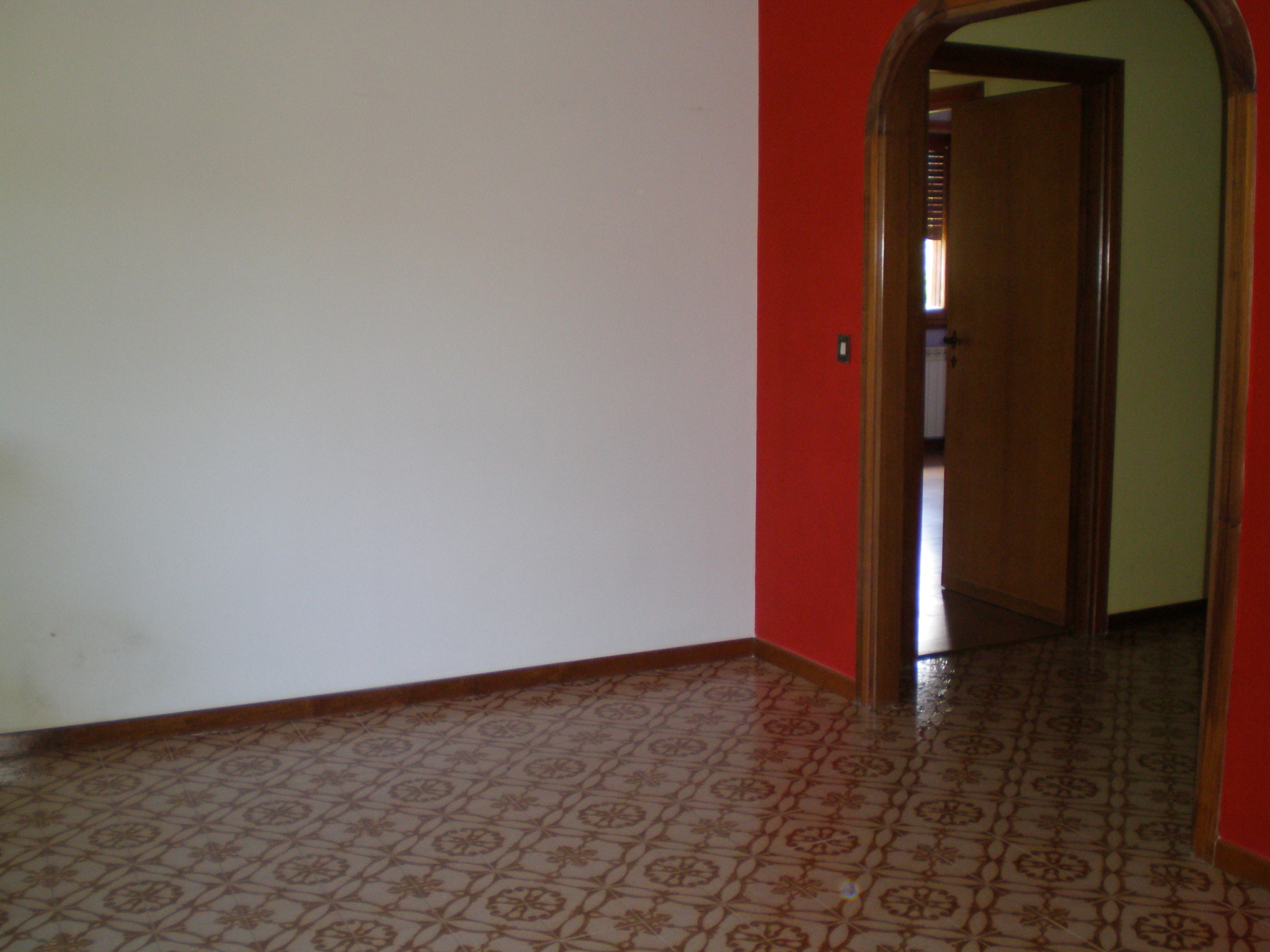 OLYMPUS DIGITAL CAMERA Vendesi Appartamento in zona residenziale