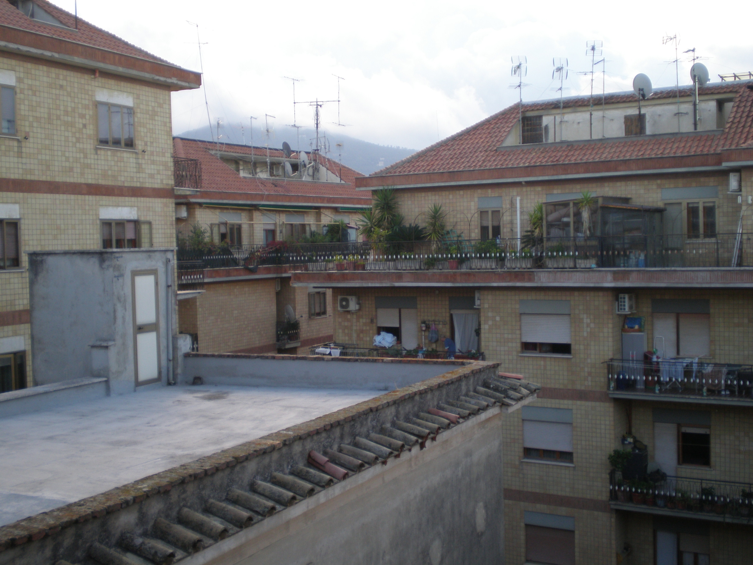 OLYMPUS DIGITAL CAMERA Caratteristico appartamento in centro